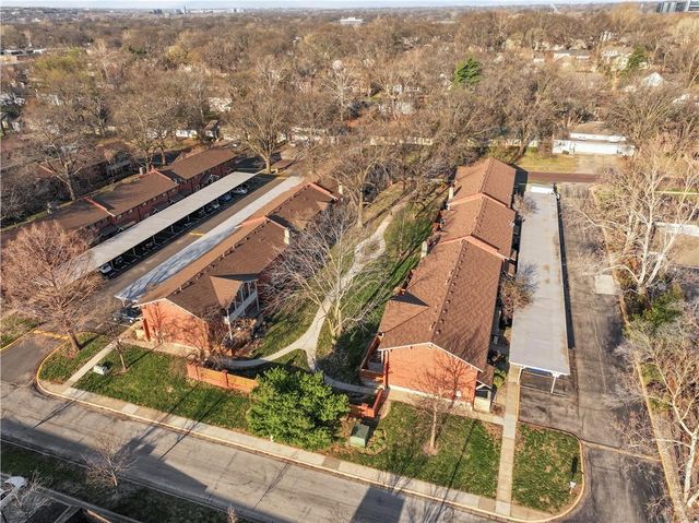 9551 Outlook Drive, Overland Park, KS 66207