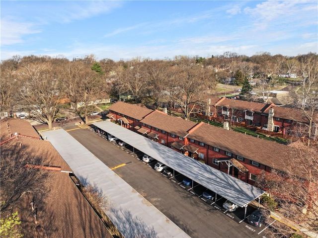 9551 Outlook Drive, Overland Park, KS 66207