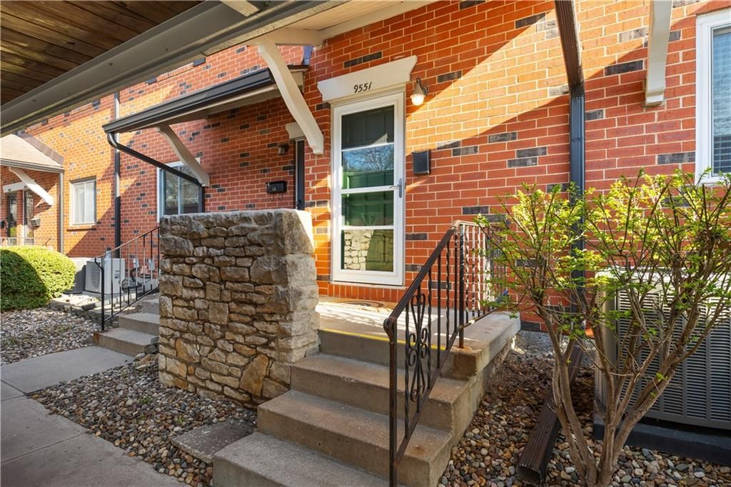 9551 Outlook Drive, Overland Park, KS 66207