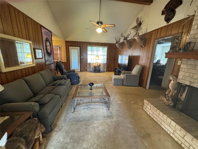 615 Roene, West Columbia, TX 77486