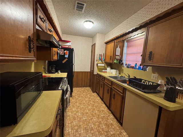 615 Roene, West Columbia, TX 77486