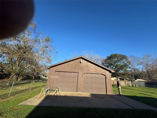 615 Roene, West Columbia, TX 77486