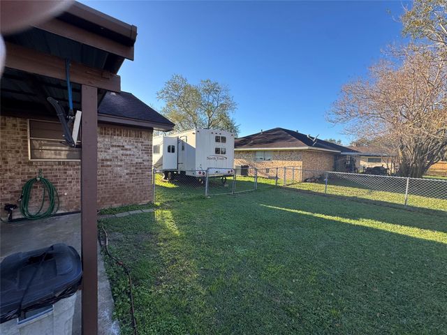 615 Roene, West Columbia, TX 77486