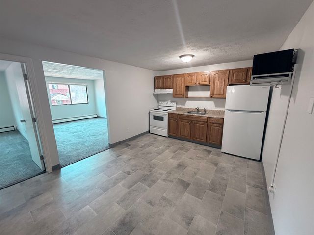 45 Log St Apt 2F, Manchester, NH 03102