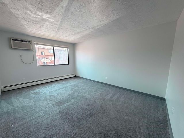 45 Log St Apt 2F, Manchester, NH 03102