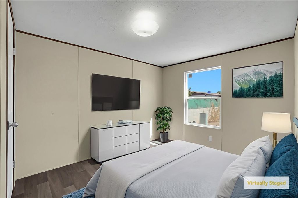 Image 11 of property listing at 13984 Victoria Dr, Victorville, CA 92395