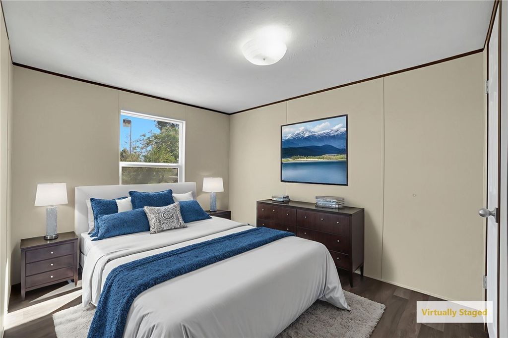 Image 12 of property listing at 13984 Victoria Dr, Victorville, CA 92395