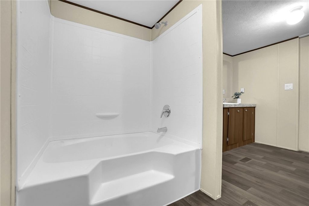 Image 14 of property listing at 13984 Victoria Dr, Victorville, CA 92395