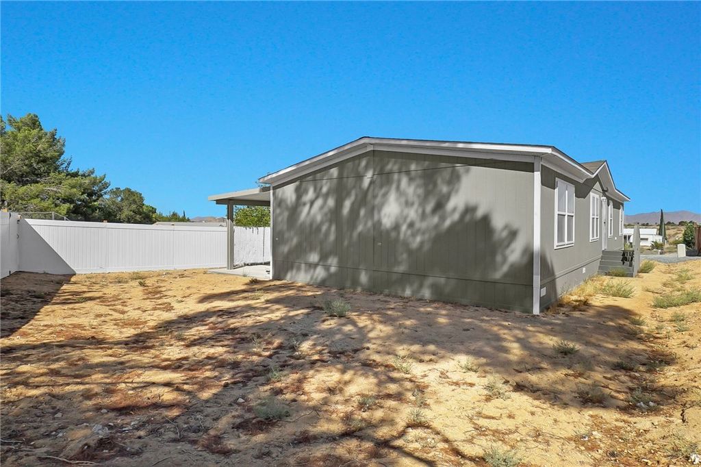 Image 15 of property listing at 13984 Victoria Dr, Victorville, CA 92395