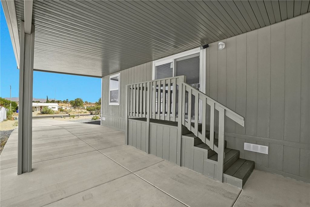 Image 6 of property listing at 13984 Victoria Dr, Victorville, CA 92395
