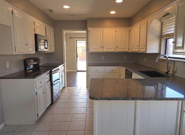 1332 Chimney Hill Road, Yukon, OK 73099