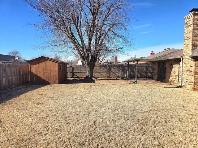 1332 Chimney Hill Road, Yukon, OK 73099