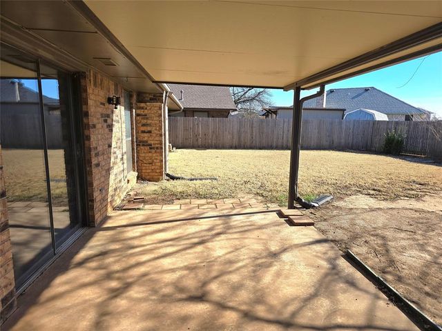 1332 Chimney Hill Road, Yukon, OK 73099