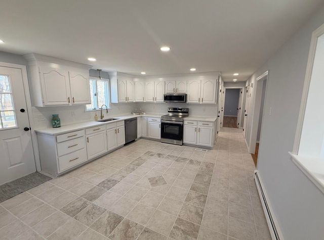 17 Andrew Road, Sagamore Beach, MA 02562