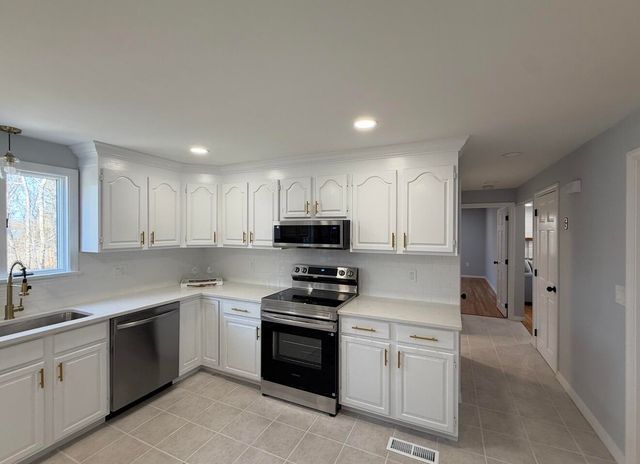 17 Andrew Road, Sagamore Beach, MA 02562