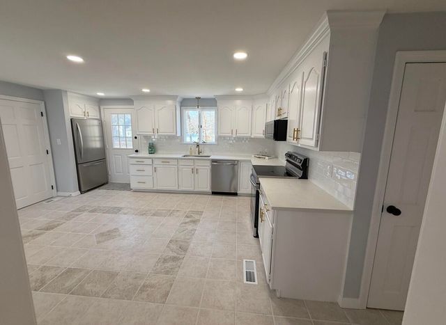 17 Andrew Road, Sagamore Beach, MA 02562