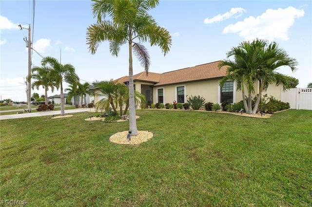 423 NW 7th PL, Cape Coral, FL 33993