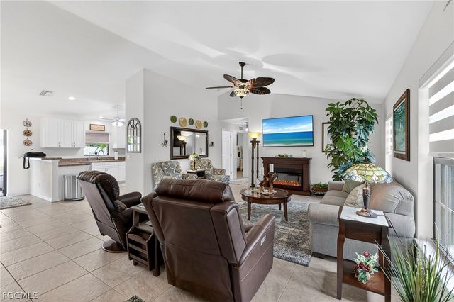 423 NW 7th PL, Cape Coral, FL 33993