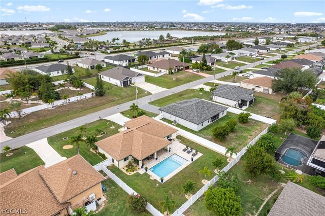 423 NW 7th PL, Cape Coral, FL 33993