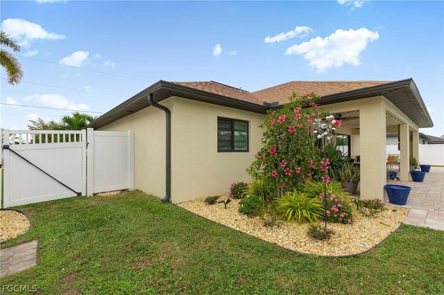 423 NW 7th PL, Cape Coral, FL 33993