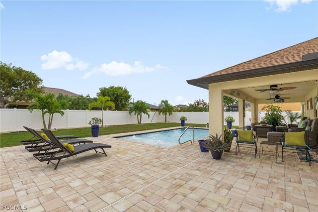 423 NW 7th PL, Cape Coral, FL 33993