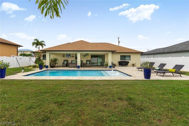 423 NW 7th PL, Cape Coral, FL 33993