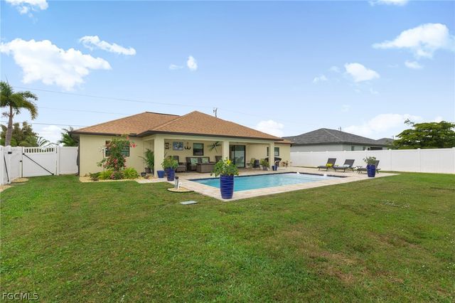 423 NW 7th PL, Cape Coral, FL 33993