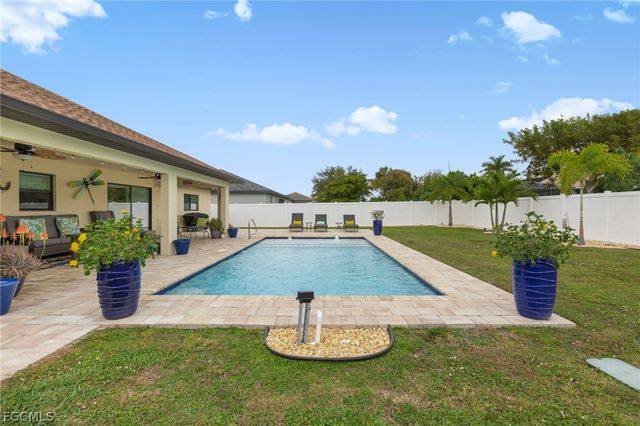 423 NW 7th PL, Cape Coral, FL 33993