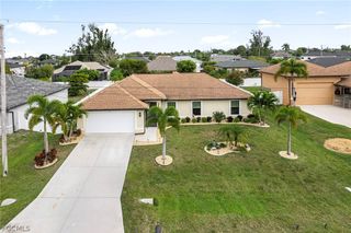 423 NW 7th PL, Cape Coral, FL 33993
