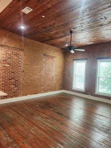 203 N DALLAS Street 203, Ennis, TX 75119