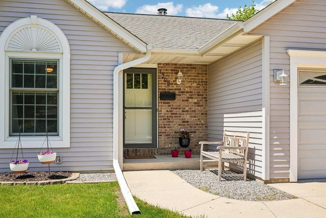 1202 Green Tree ROAD, West Bend, WI 53090