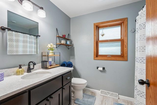 1202 Green Tree ROAD, West Bend, WI 53090