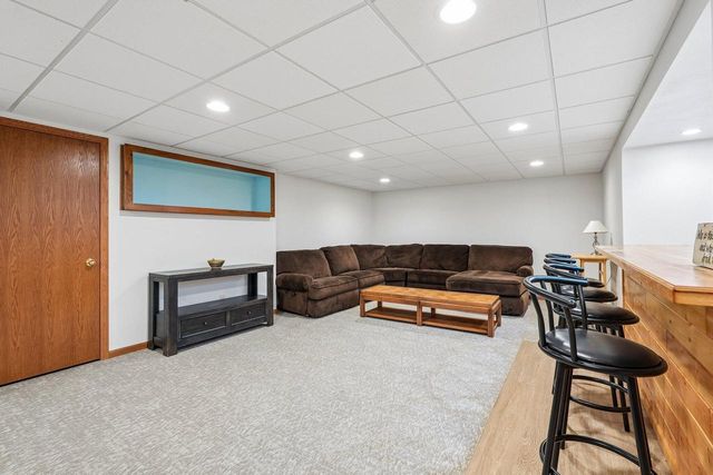 1202 Green Tree ROAD, West Bend, WI 53090