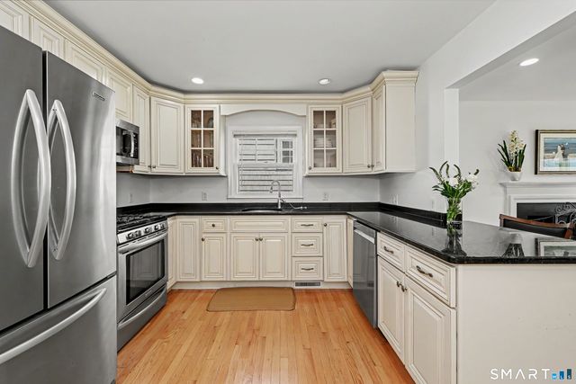 4 Cos Cob Avenue, Greenwich, CT 06807