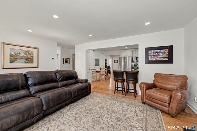 4 Cos Cob Avenue, Greenwich, CT 06807