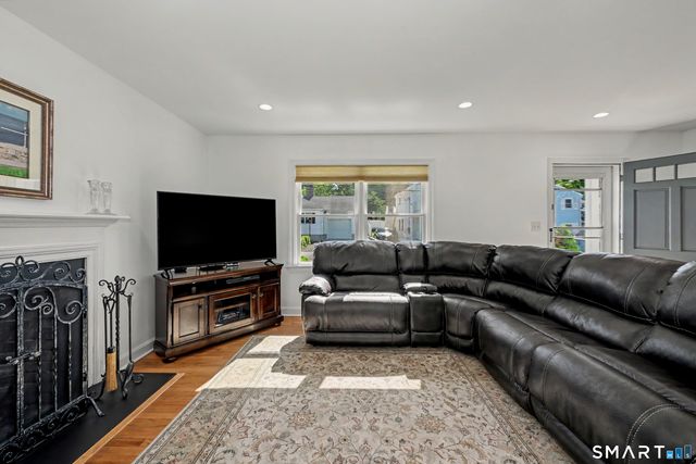 4 Cos Cob Avenue, Greenwich, CT 06807