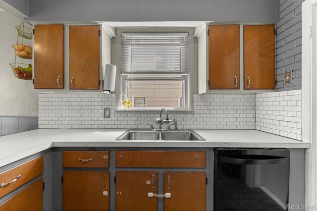 2119 White Avenue, Lincoln Park, MI 48146