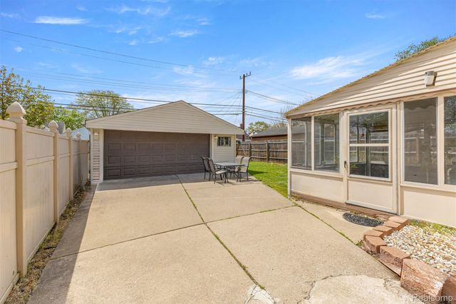 2119 White Avenue, Lincoln Park, MI 48146