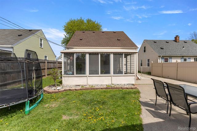 2119 White Avenue, Lincoln Park, MI 48146