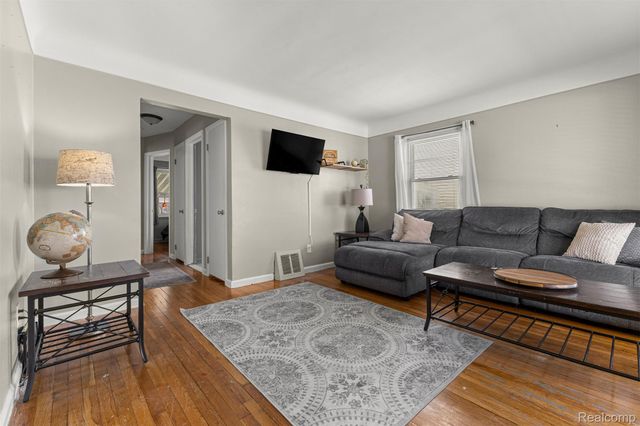 2119 White Avenue, Lincoln Park, MI 48146