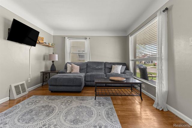 2119 White Avenue, Lincoln Park, MI 48146