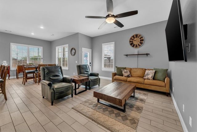 217 Oak Avenue, Gentry, AR 72734