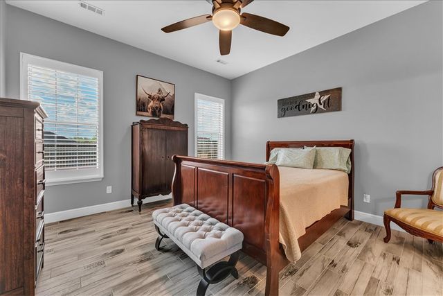 217 Oak Avenue, Gentry, AR 72734