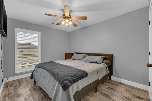 217 Oak Avenue, Gentry, AR 72734