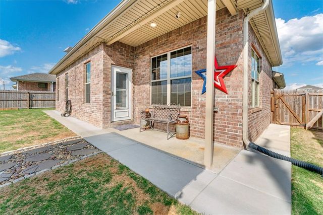 217 Oak Avenue, Gentry, AR 72734
