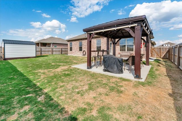 217 Oak Avenue, Gentry, AR 72734