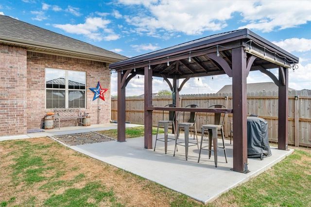 217 Oak Avenue, Gentry, AR 72734