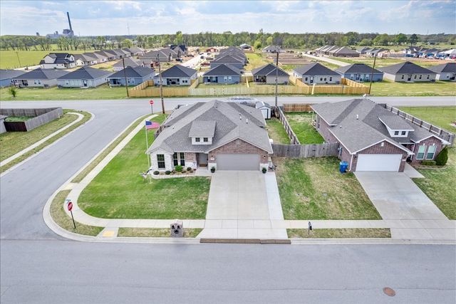 217 Oak Avenue, Gentry, AR 72734