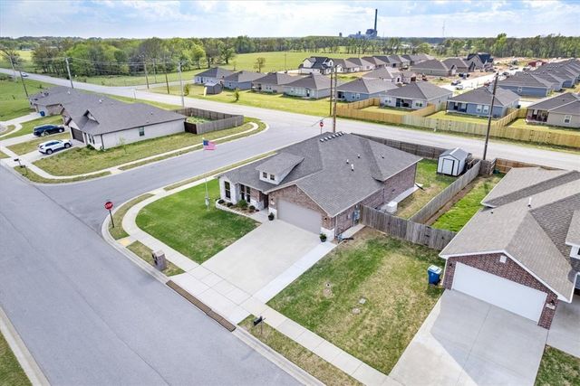 217 Oak Avenue, Gentry, AR 72734