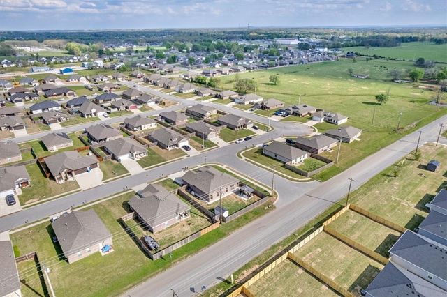 217 Oak Avenue, Gentry, AR 72734